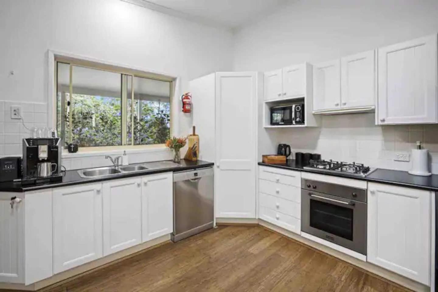 View Retreat Only 7 Minutes To Terrigal Apartment