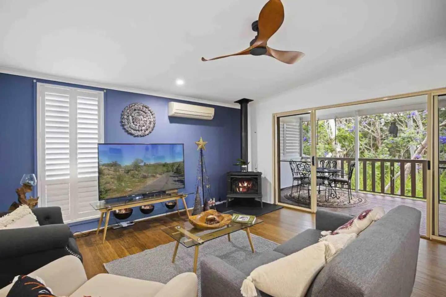 View Retreat Only 7 Minutes To Terrigal * Kincumber